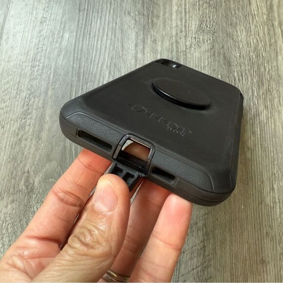 OtterBox iPhone Xs Max Black Case with Integrated PopSocket - Picture 4 of 4